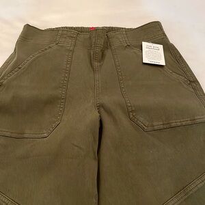 Spanx cargo pants in women’s size medium! New with tags!